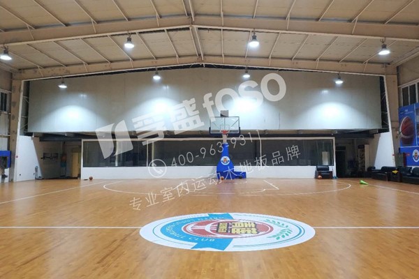 濟寧青蓮文體教育中心籃球館運動木地板鋪設完成